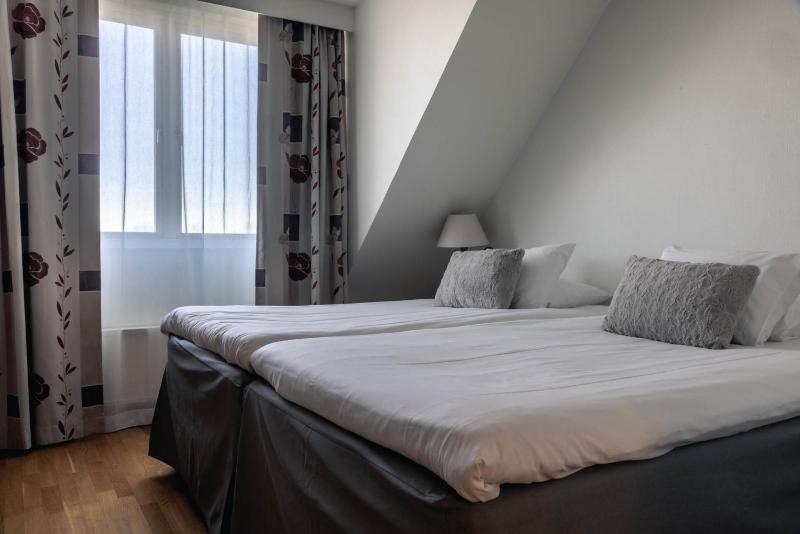 Standard Double Room image 3