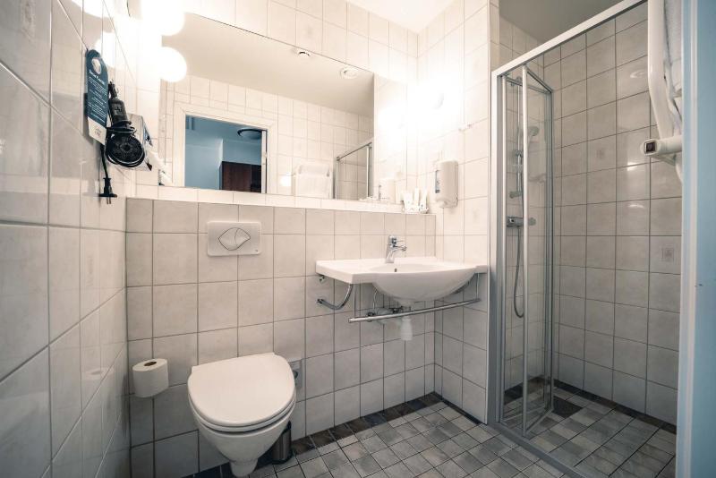 Superior Twin Room image 2