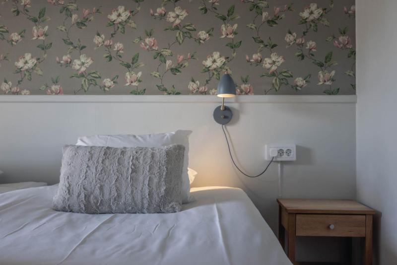 Superior Twin Room image 4