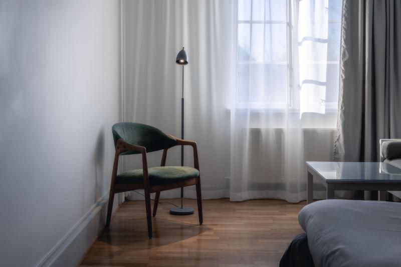 Standard Twin Room with additional Bed image 2