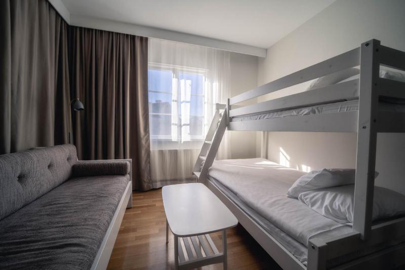 Standard Twin Room with additional Bed image 4