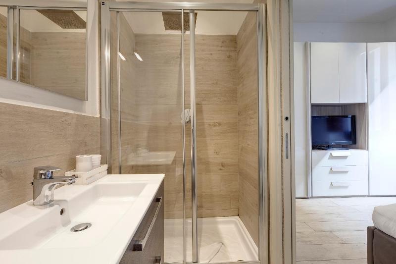 Baldovini Apartment by Mamo Florence - image 16