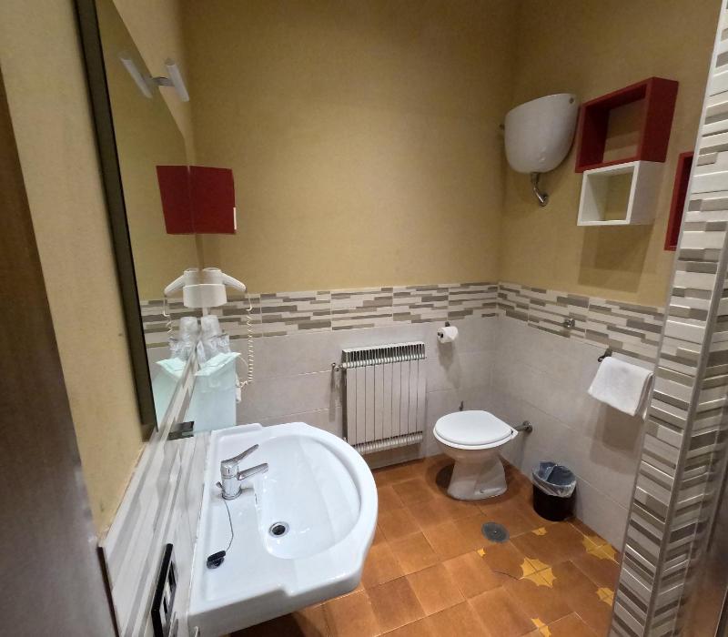 Standard Double Room image 2