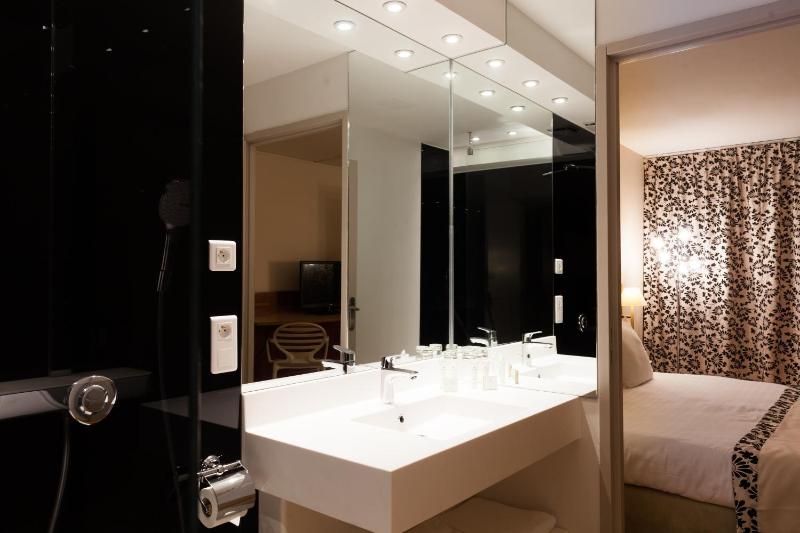 HÔTEL C SUITES chambres spacieuses - image 43