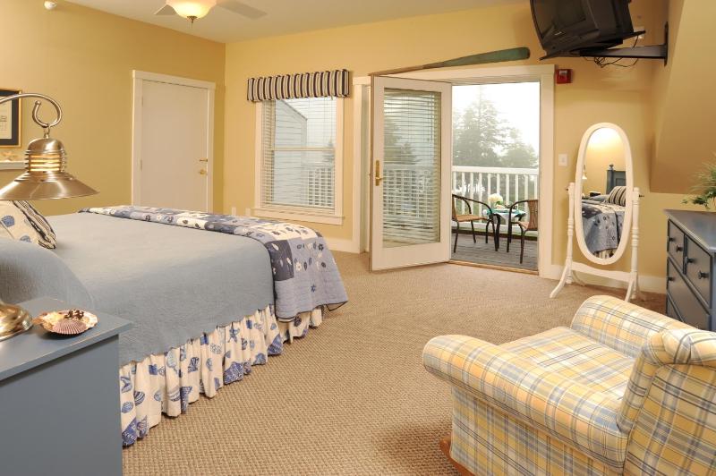 Junior Suite with Ocean View image 3