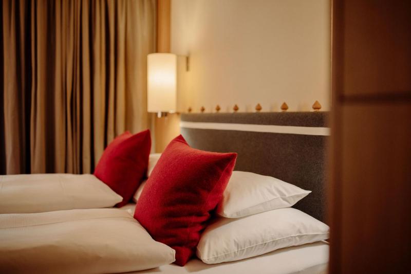 Junior Suite with Balcony image 3