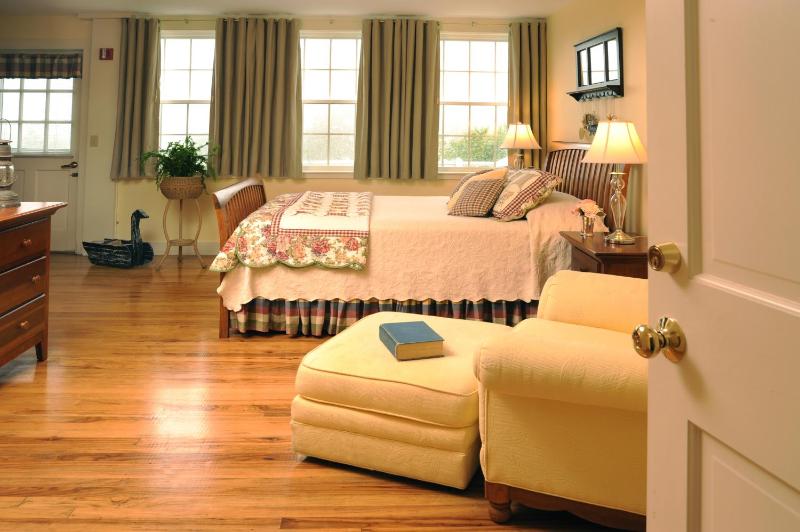 Deluxe Room image 3