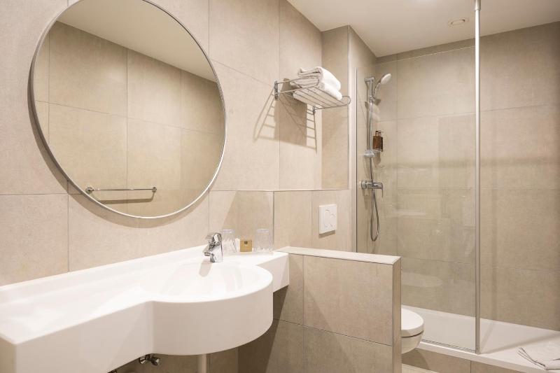 Superior Queen Room image 3