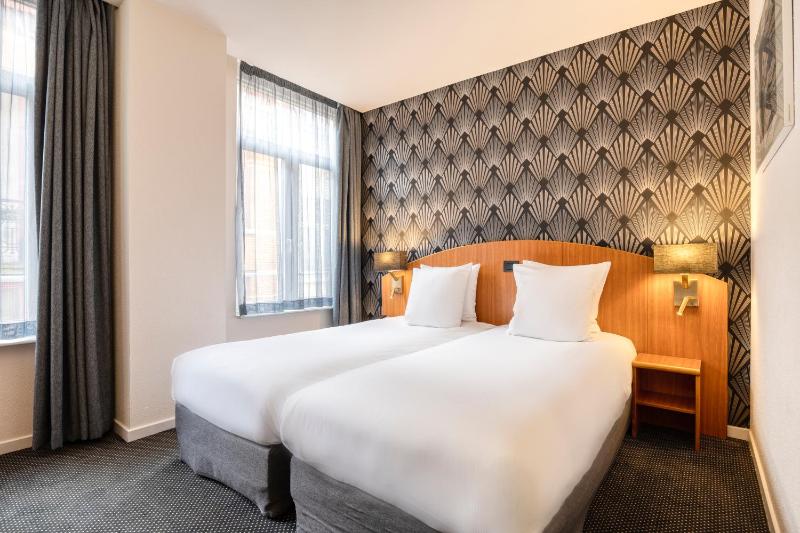 Superior Twin Room image 4