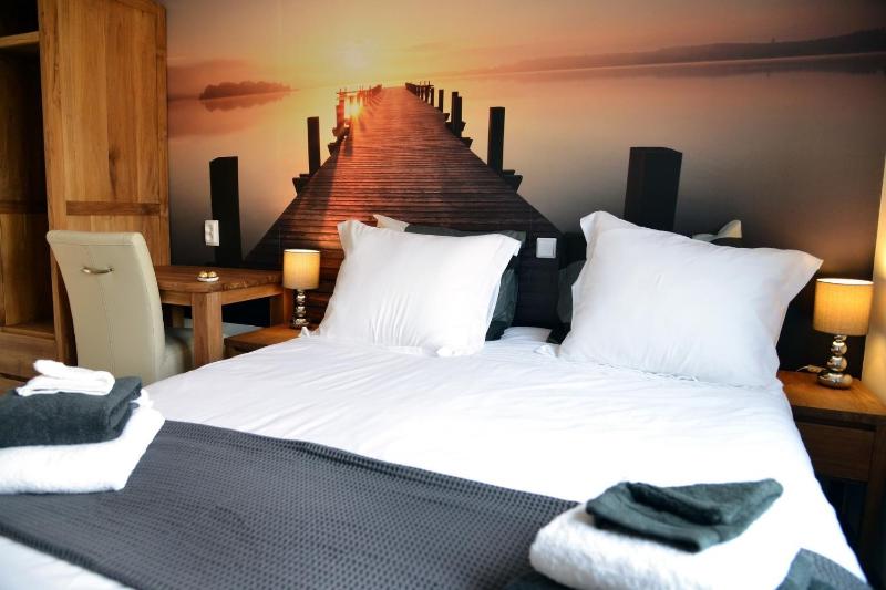Deluxe Twin Room image 2