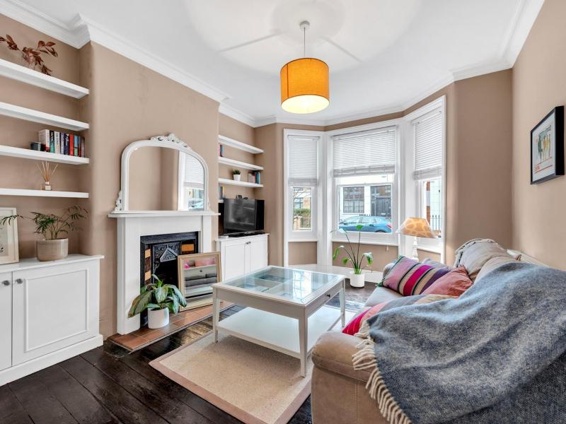 One-Bedroom Apartment image 1