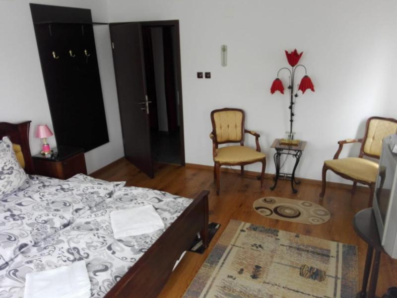 Double Room with Private Bathroom image 3