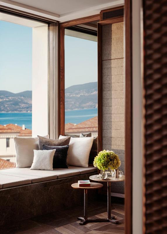 Double Room with Panoramic Bay View  image 4