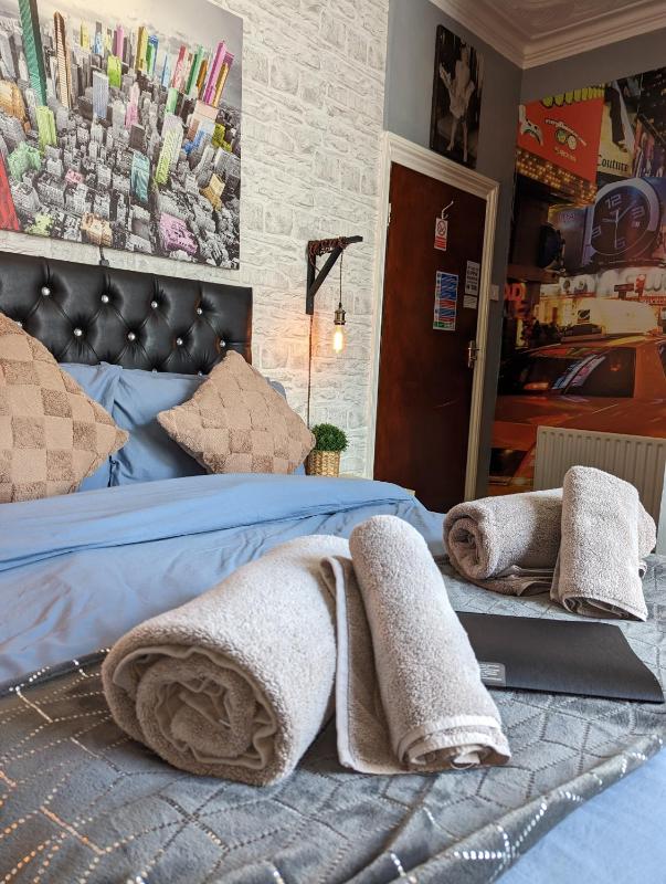 Standard Double Room image 3