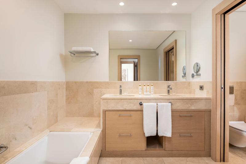 One-Bedroom Suite with Partial Sea View image 2