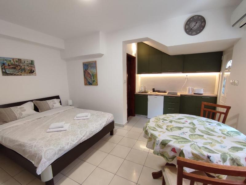 Studio Apartment image 3