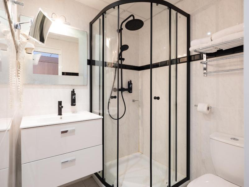 M - Double or Twin Room - Balcony with Sea and Swimming Pool View image 3