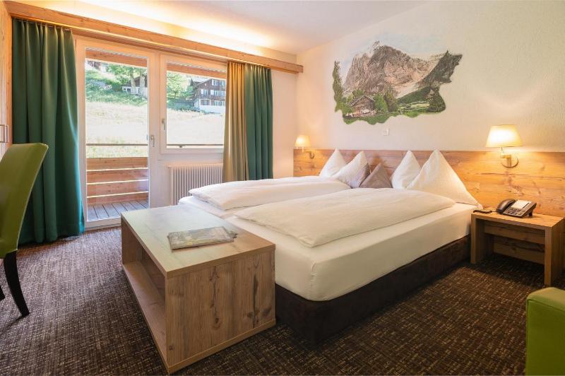 Standard Twin Room image 3