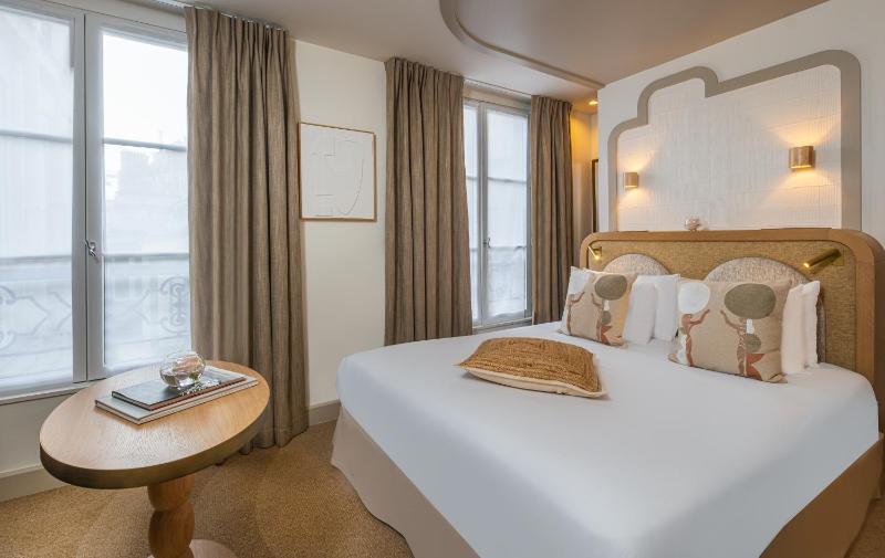 Classic Double Room image 4