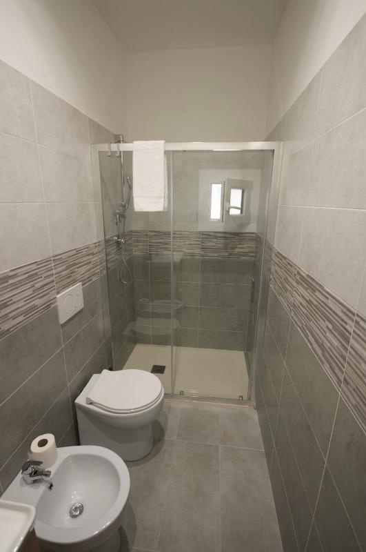 H2ome Lagaccio 4 camere 2 bagni vicino Stazione Principe - image 11