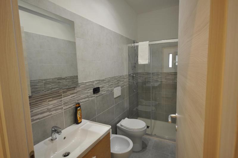 H2ome Lagaccio 4 camere 2 bagni vicino Stazione Principe - image 3