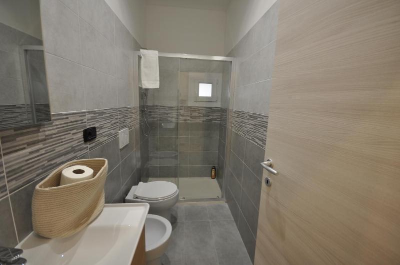 H2ome Lagaccio 4 camere 2 bagni vicino Stazione Principe - image 38