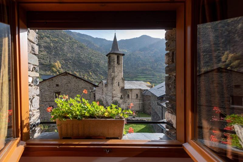 Twin Room with Private Bathroom image 3