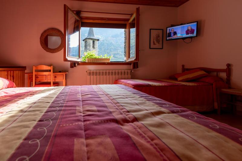 Double Room with Private Bathroom image 4