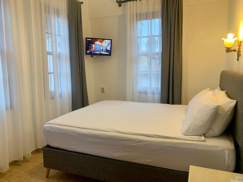 Double or Twin Room image 3