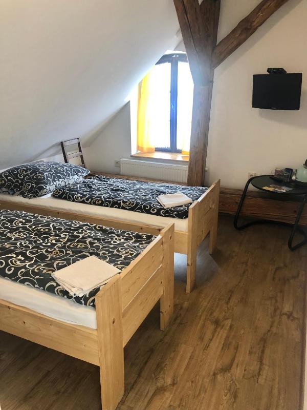 Standard Twin Room image 1