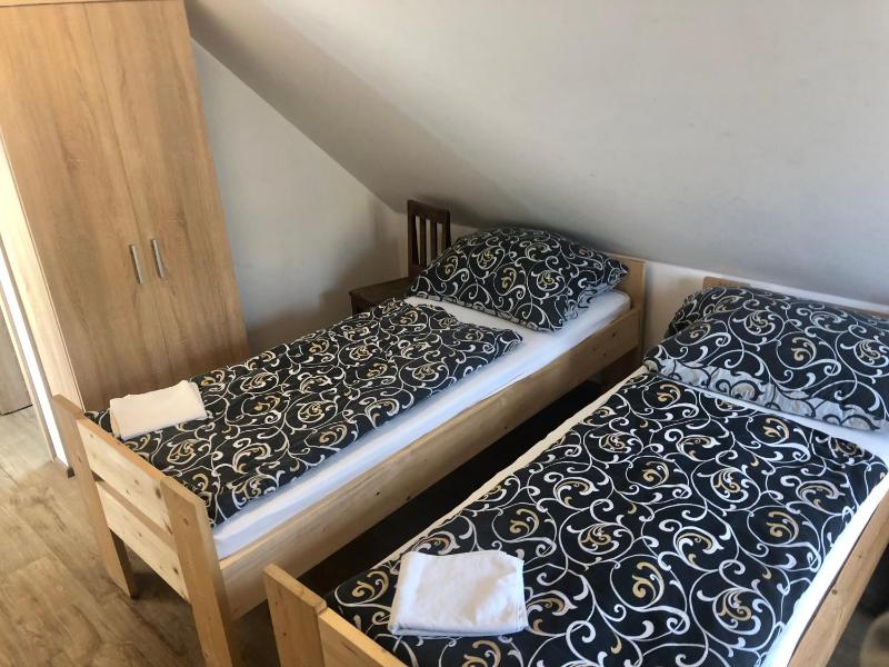 Standard Twin Room image 4