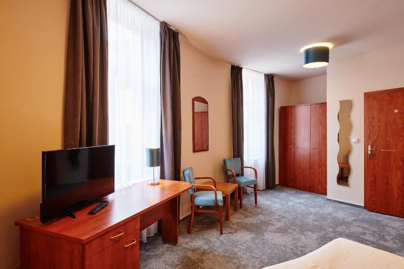 Double or Twin Room image 4