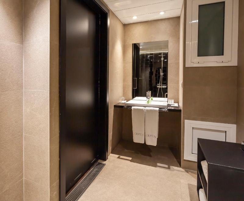 Deluxe Triple Room image 2