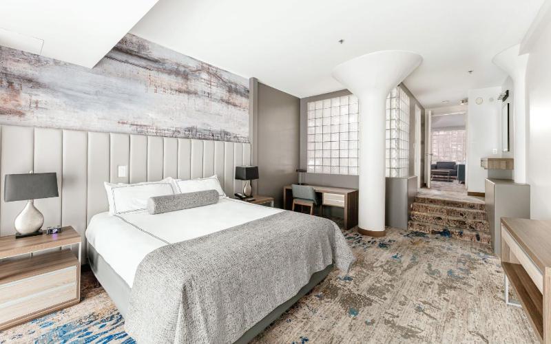 Atheneum Suite Hotel - image 14