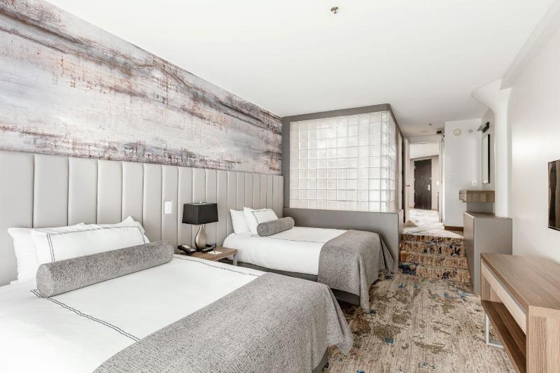Atheneum Suite Hotel - image 12