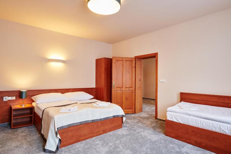 Quadruple Room image 4