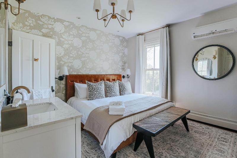 King Room image 1