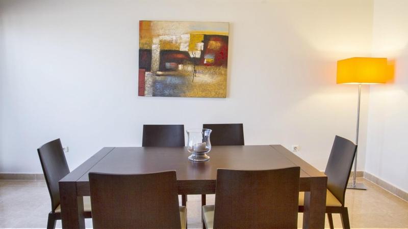 One-Bedroom Apartment image 2