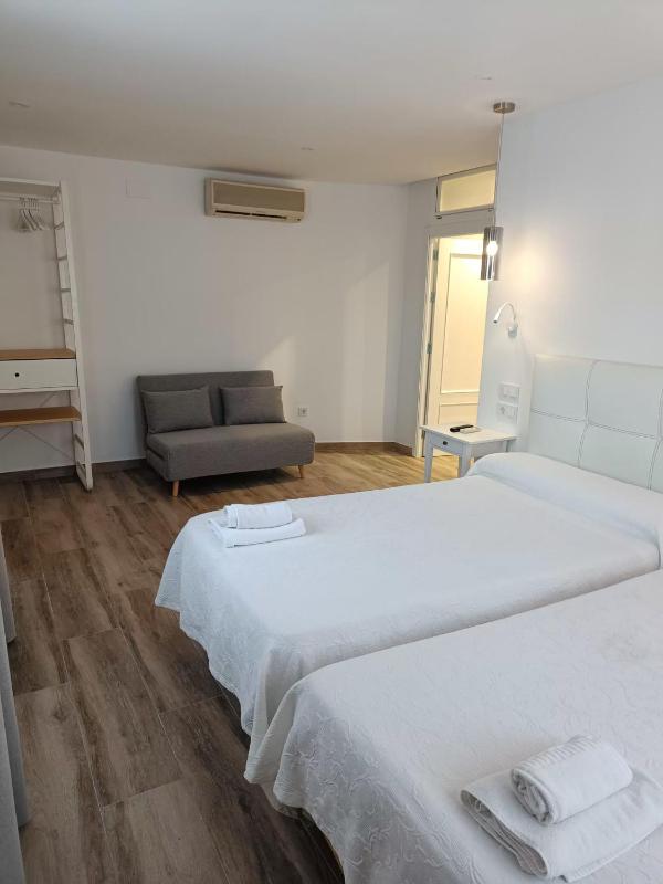 Double Room with Balcony image 1