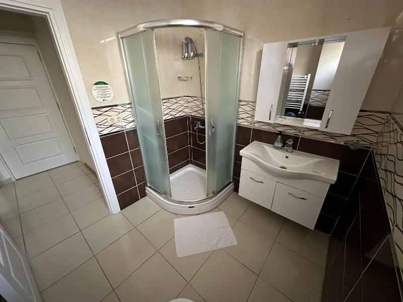 Standard Double Room image 3