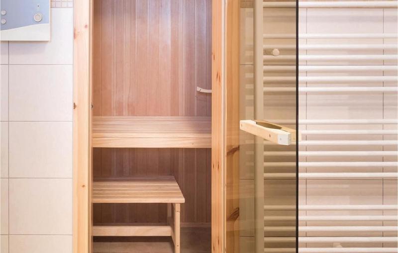 Beautiful Apartment In Rechlin With Sauna - image 9