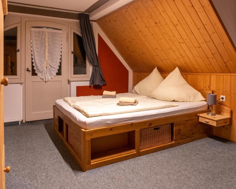 Double Room with Balcony image 3