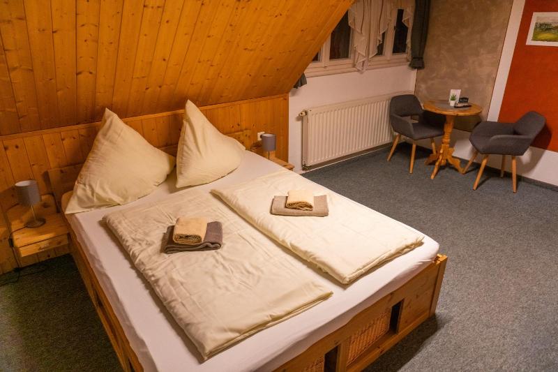Double Room with Balcony image 4