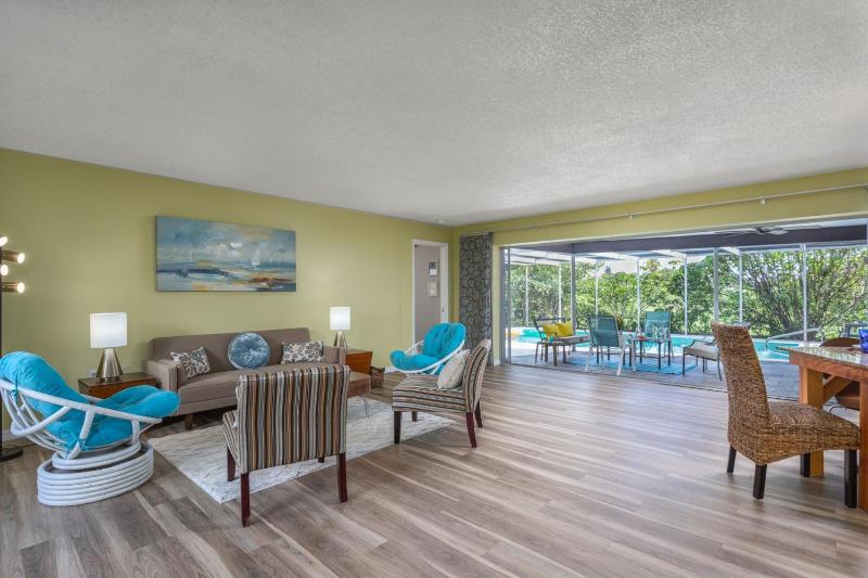 Brady B Pool Home - image 3