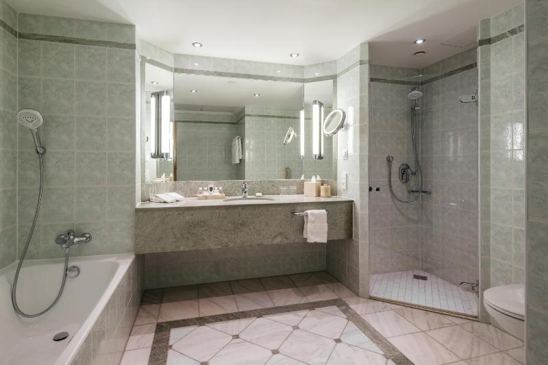Business Suite with Executive Lounge Access image 1