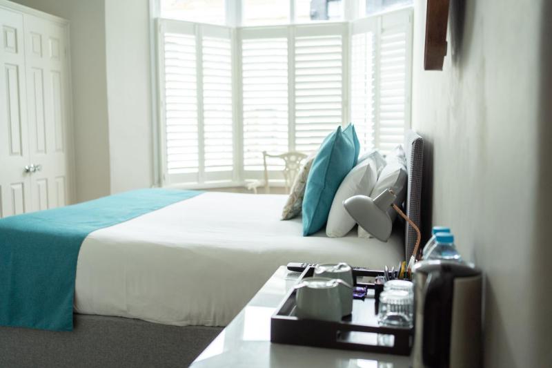 Deluxe King Room image 3