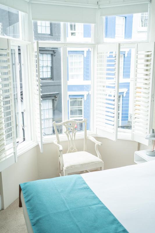 Deluxe King Room image 4