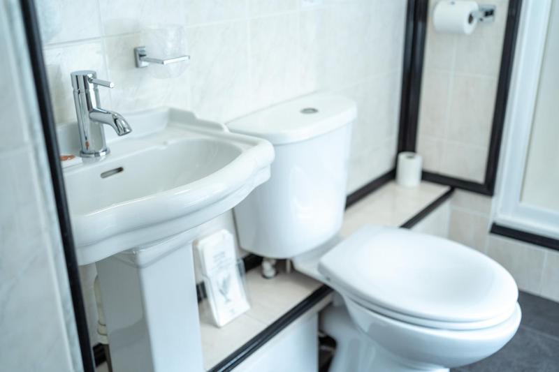 Single Room with Private Bathroom image 3