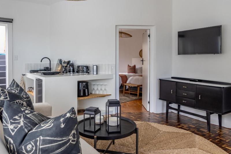 Millrock Beach House - image 14