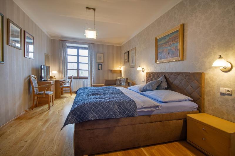 Large Double Room image 1